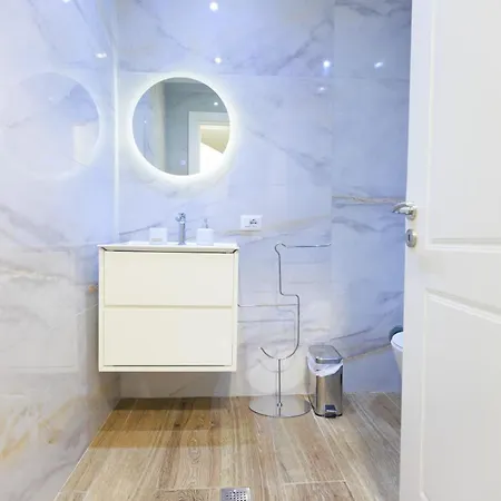 Syncron In The Center Of Apartment Tirana