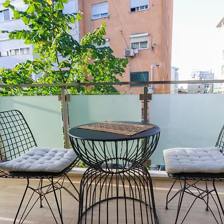 Syncron In The Center Of Appartement *