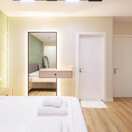 Syncron In The Center Of Apartamento Tirana